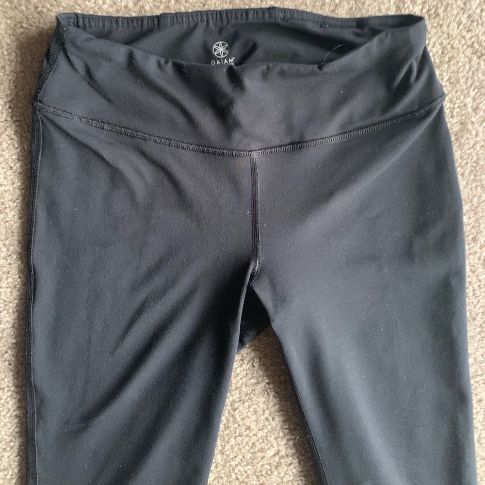 Gaiam Cropped Leggings - Picture 2 of 5